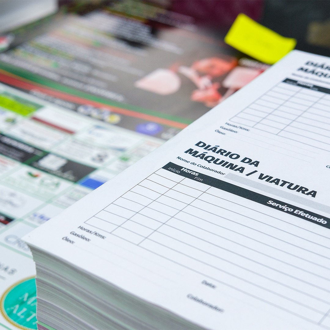 Impressão de blocos personalizados para registo de máquinas e viaturas